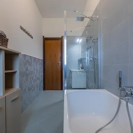 Adriano By Wonderful Italy Apartman *